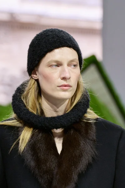 Look 64